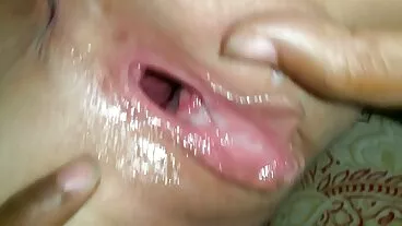 විශ්ලේෂණ වලින් අලංකාර ඒන්ජල් ස්මාල්ස් සමඟ මුඛ කුහරය