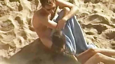 රියලිටි කිංග්ස් වෙතින් පොළඹවන ෆියෝනා ෆ්‍රොස්ට් සහ කිරා පෙරෙස් සමඟ වාචික චිත්‍රපටය