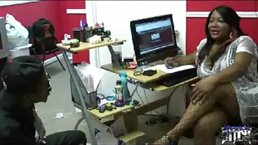 Spizoo වෙතින් අලංකාර Nicole Black සමඟ මිෂනාරි චිත්රපටය