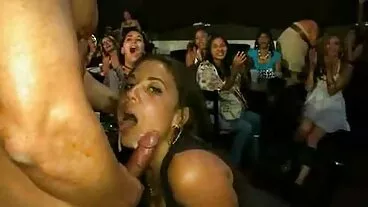 Spizoo වෙතින් ආකර්ෂණීය Alix Lynx සමඟ යට ඇඳුම් ක්‍රියාව