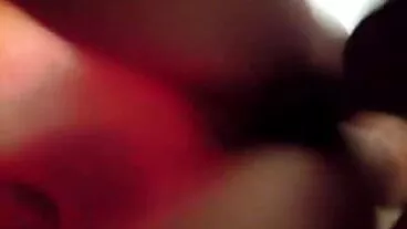 Porn CZ වෙතින් ලස්සන ජුලියට් සමඟ ස්වභාවික ටිට්ස් ඉස්කුරුප්පු