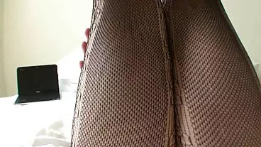 Bang Bus වෙතින් උණුසුම් Aaliyah Hadid සමඟ දිගු කෙස් වීඩියෝව